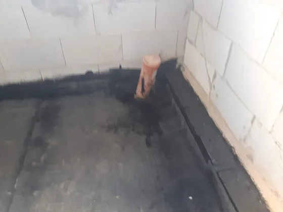 Příprava podlahy a hydroizolace v části koupelny.