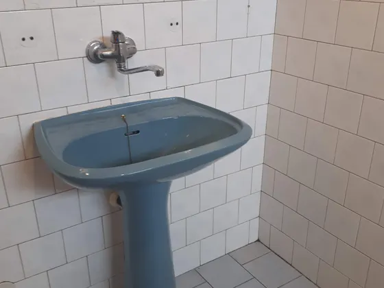 Pokračující bourací práce a odkrytí původních vrstev.