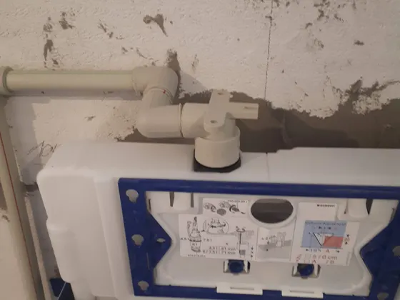 Příprava instalací a podkladu pro další vrstvy koupelny.