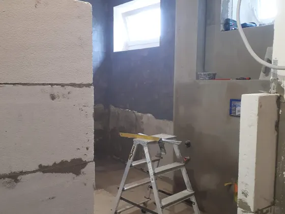 Stavební příprava velkého sprchového koutu.
