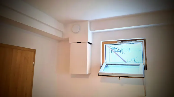 Hotová instalace rekuperace s čistě zakrytými rozvody v interiéru.