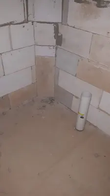 Příprava navazujícího sprchového prostoru před obkládáním.